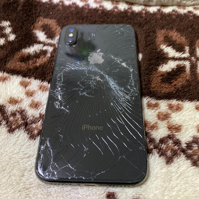 IPhone X  背面割れ 1