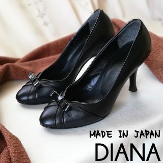 DIANA - DIANA(ダイアナ)エナメル×レザー*りぼんパンプス/小サイズ/21.5㎝/黒の通販｜ラクマ