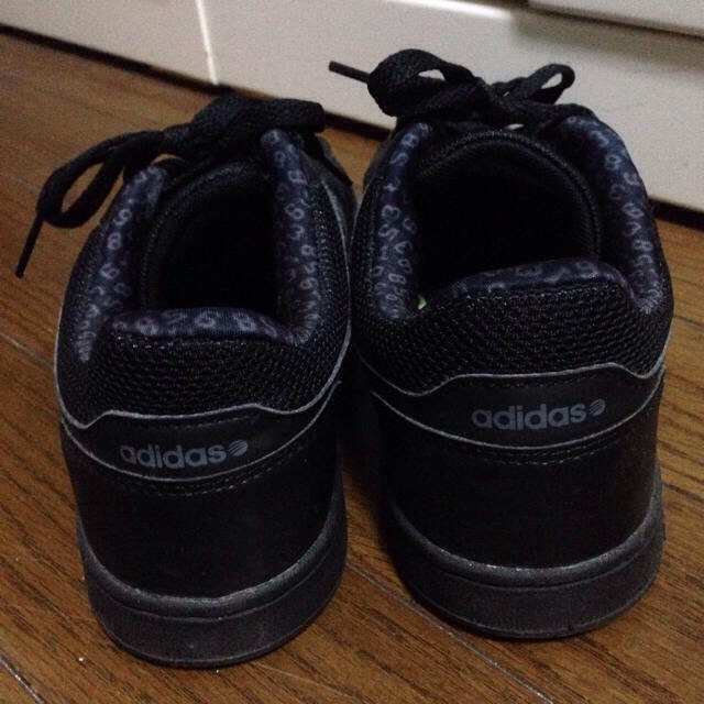 adidas(アディダス)のアディダススニーカー★黒23cm レディースの靴/シューズ(スニーカー)の商品写真