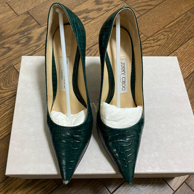 JIMMY CHOO(ジミーチュウ)のジミーチュウ クロコ パンプス グリーン 21.5 レディースの靴/シューズ(ハイヒール/パンプス)の商品写真