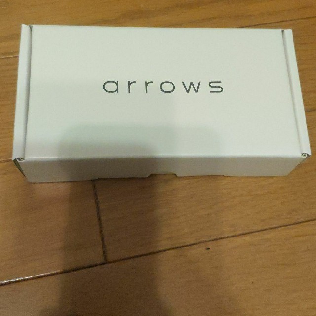 富士通 arrows M05 新品 SIMフリー ホワイトの通販 by Mac's shop｜ラクマ