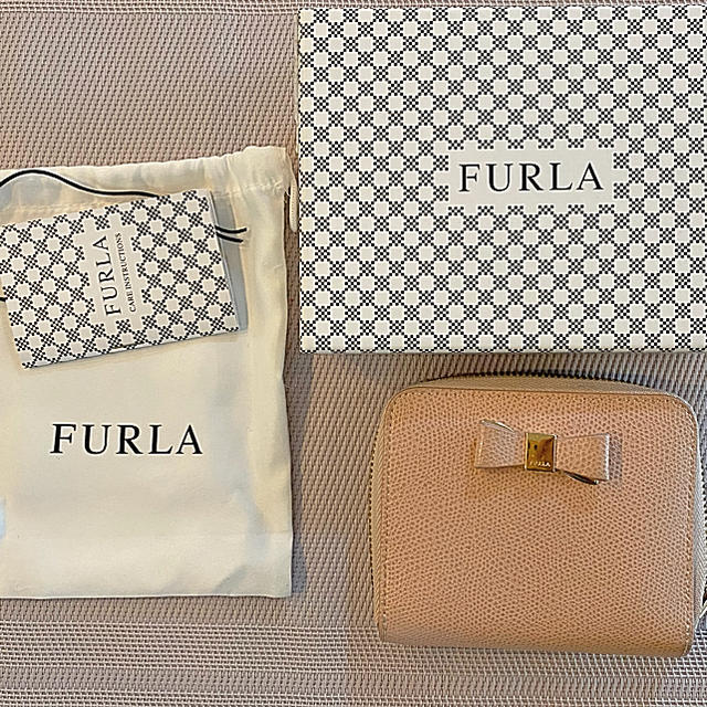 FURLA 春色ピンク財布　箱付き