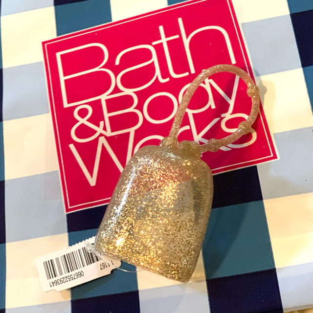 Bath & Body Works(バスアンドボディーワークス)のハンド除菌ジェル用ホルダー　ゴールドラメ コスメ/美容のボディケア(ハンドクリーム)の商品写真