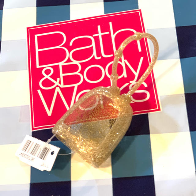 Bath & Body Works(バスアンドボディーワークス)のハンド除菌ジェル用ホルダー　ゴールドラメ コスメ/美容のボディケア(ハンドクリーム)の商品写真