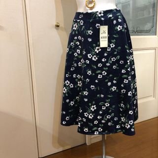 ALBLE  花柄フレアースカート　新品(ひざ丈スカート)