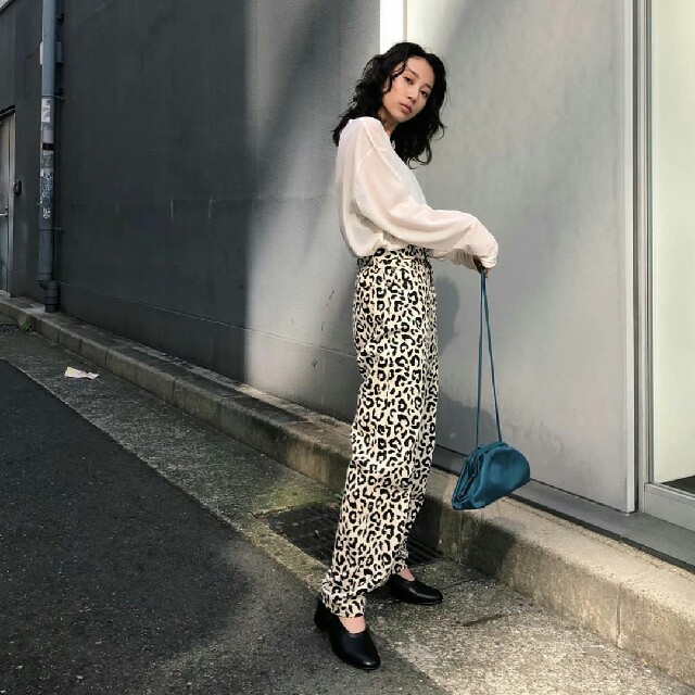 moussy(マウジー)のmoussy今期完売LEOPARD WIDE パンツ0 レディースのパンツ(カジュアルパンツ)の商品写真