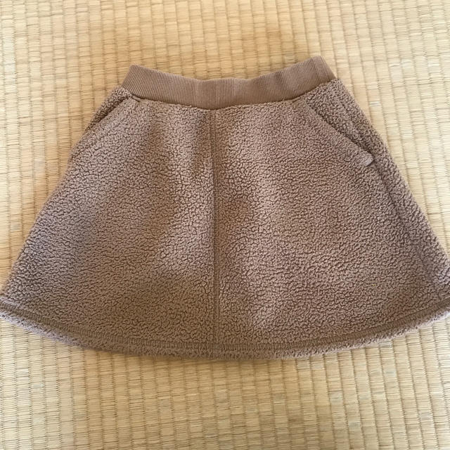 UNIQLO(ユニクロ)のユニクロ　ボアスカート　110 キッズ/ベビー/マタニティのキッズ服女の子用(90cm~)(スカート)の商品写真