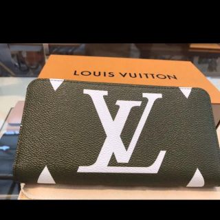 ルイヴィトン(LOUIS VUITTON)の超レア 世界完売品✴︎LOUIS VUITTONジャイアントモノグラム 長財布(財布)