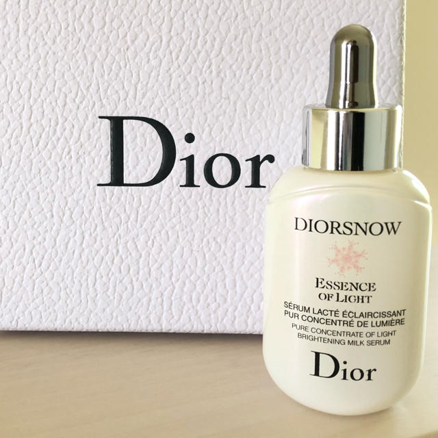 Dior????スノーエッセンス　オブ　ライト