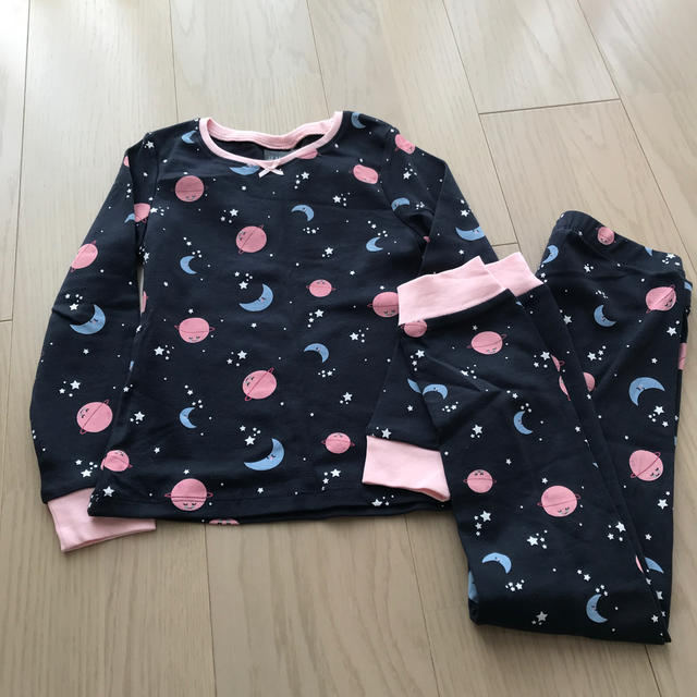 H&M(エイチアンドエム)の女の子長袖パジャマ　H&M 110 キッズ/ベビー/マタニティのキッズ服女の子用(90cm~)(パジャマ)の商品写真