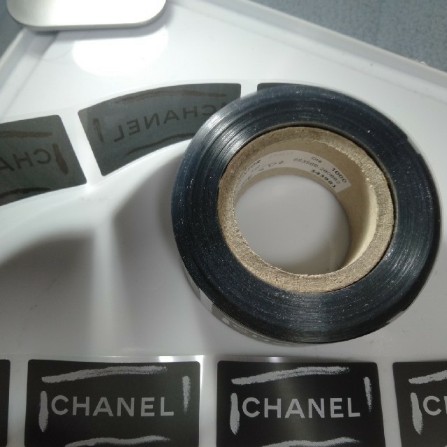 CHANEL(シャネル)のシャネルブラックシール4枚+1枚 インテリア/住まい/日用品の文房具(シール)の商品写真