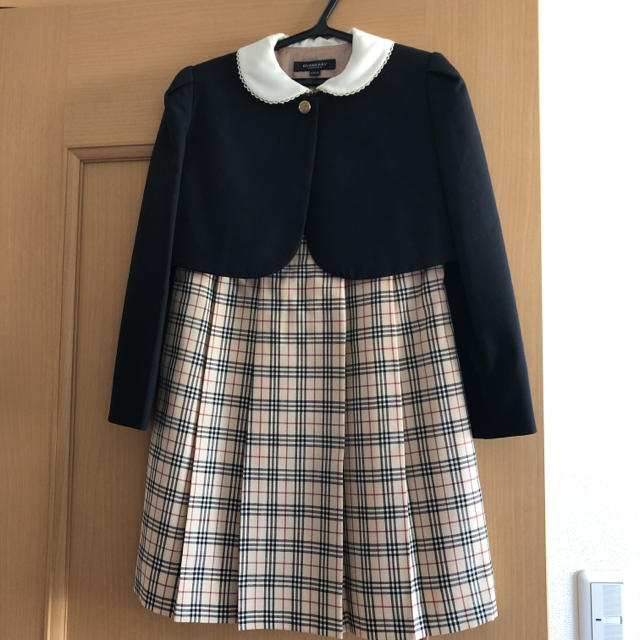 BURBERRY(バーバリー)の専用！ バーバリー 入学式 女の子 120 セット 美品 キッズ/ベビー/マタニティのキッズ服女の子用(90cm~)(ドレス/フォーマル)の商品写真