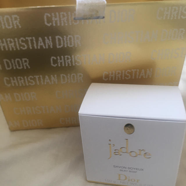 Christian Dior(クリスチャンディオール)のクリスチャンディオール  ジャドール　シルキーソープ150g コスメ/美容のボディケア(ボディソープ/石鹸)の商品写真