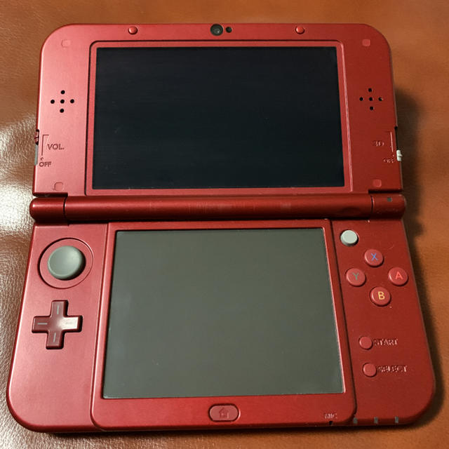 Newニンテンドー3DS LL メタリックレッド　充電器付き　ケースおまけ任天堂