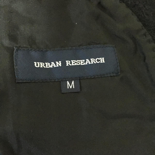 URBAN RESEARCH(アーバンリサーチ)のURBAN RESEARCH黒細身チェスターコートM メンズのジャケット/アウター(チェスターコート)の商品写真