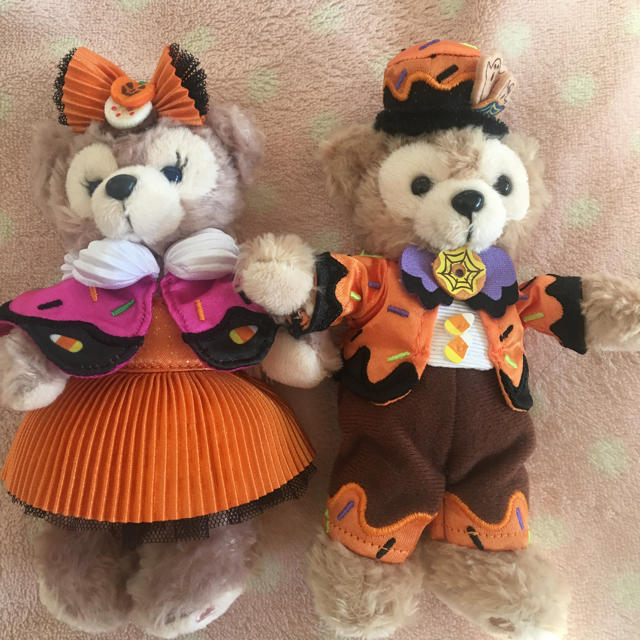 ダッフィー(ダッフィー)のDUFFYとシェリーメイヌイバ ハロウィンコスチュームレア エンタメ/ホビーのおもちゃ/ぬいぐるみ(ぬいぐるみ)の商品写真