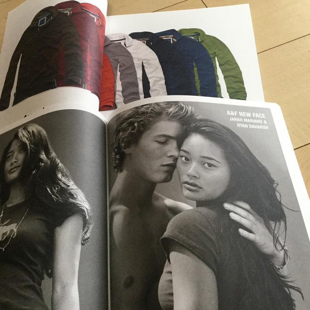 Abercrombie&Fitch(アバクロンビーアンドフィッチ)のアバクロ カタログ エンタメ/ホビーの雑誌(ファッション)の商品写真