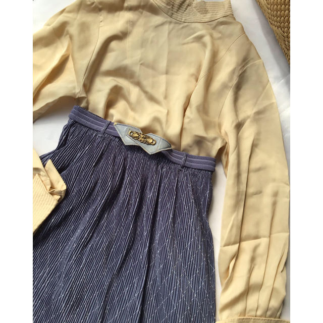美品　アンティーク　ベルト付き　くすみバイオレット　プリーツ　スカート レディースのスカート(ひざ丈スカート)の商品写真