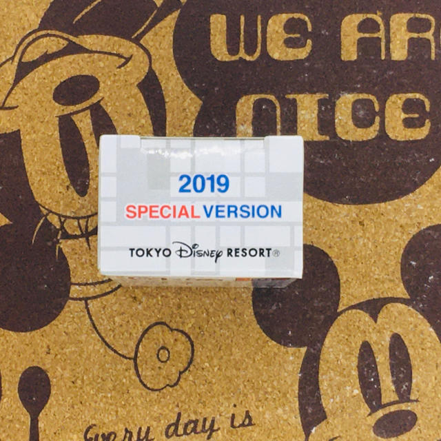 Disney(ディズニー)の【新品】ディズニートミカ ニューイヤー2019 リゾートクルーザー エンタメ/ホビーのおもちゃ/ぬいぐるみ(キャラクターグッズ)の商品写真