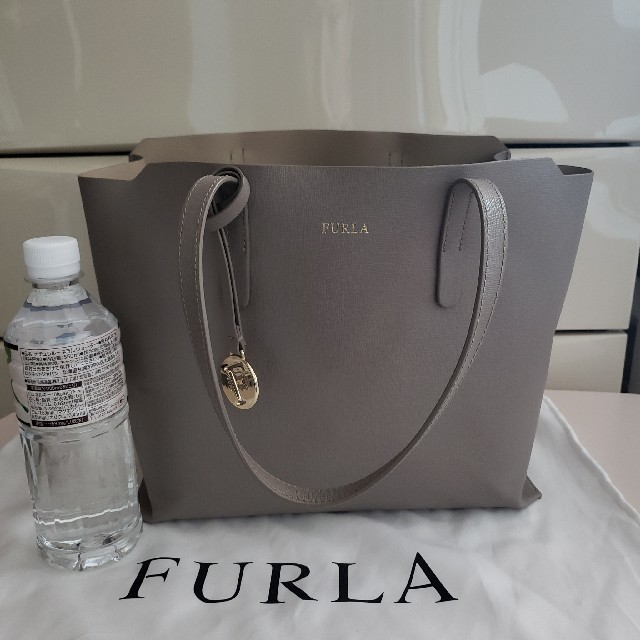 Furla(フルラ)の☆専用です☆FURLA　トートバッグ　サリー　Mサイズ メンズのバッグ(トートバッグ)の商品写真