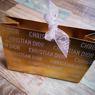ディオール(Dior)のDior ゴールドロゴ紙袋リボン付き 美品✨(ショップ袋)