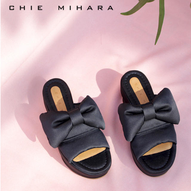 CHIE MIHARA(チエミハラ)の5月限定お値下げ【極美品】チエミハラ 厚底リボンサンダル　ブラック レディースの靴/シューズ(サンダル)の商品写真