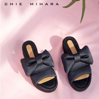 チエミハラ(CHIE MIHARA)の5月限定お値下げ【極美品】チエミハラ 厚底リボンサンダル　ブラック(サンダル)