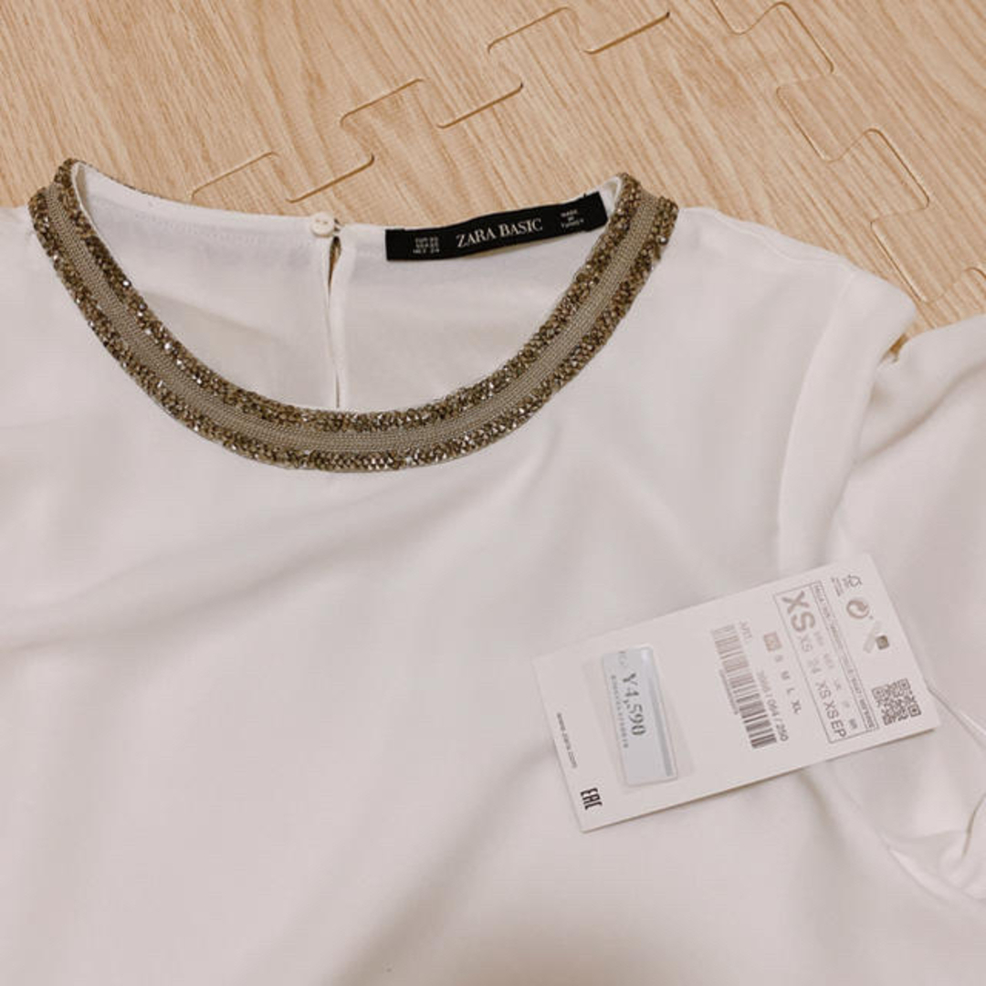 ZARA(ザラ)のZARA ブラウス ホワイト フリル ビジュー レディースのトップス(シャツ/ブラウス(半袖/袖なし))の商品写真