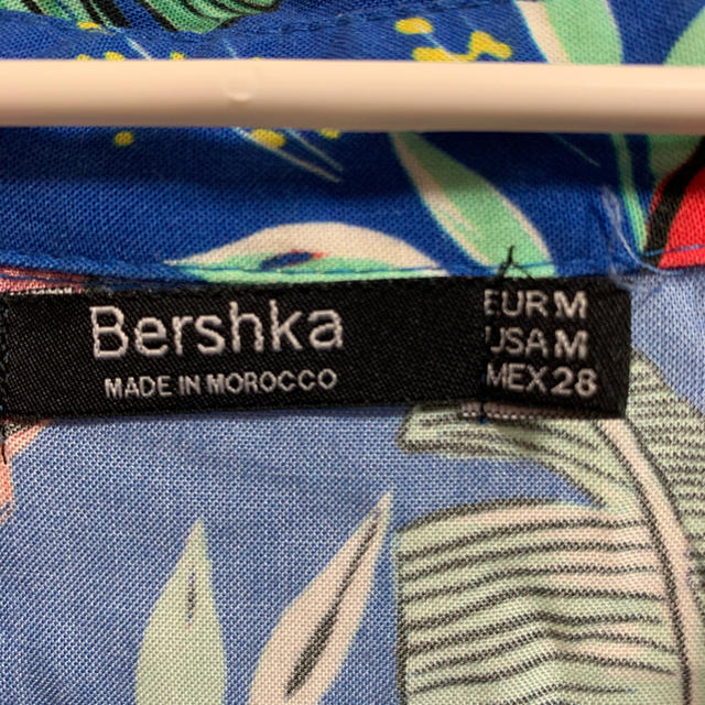 Bershka(ベルシュカ)のアロハシャツ　 レディースのトップス(シャツ/ブラウス(半袖/袖なし))の商品写真