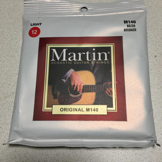 マーティン(Martin)のMartin マーチン弦　M140  1セット　新品未使用　復刻版パッケージ(弦)