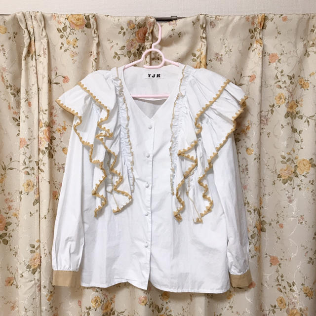 STYLENANDA(スタイルナンダ)のフリルブラウス レディースのトップス(シャツ/ブラウス(長袖/七分))の商品写真