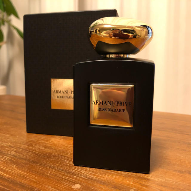 Giorgio Armani(ジョルジオアルマーニ)のビッキー様専用　ローズ　ドレビー　箱付き　ほぼ未使用 コスメ/美容の香水(ユニセックス)の商品写真