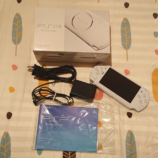 PlayStation Portable(プレイステーションポータブル)のPSP 3000 エンタメ/ホビーのゲームソフト/ゲーム機本体(携帯用ゲーム機本体)の商品写真