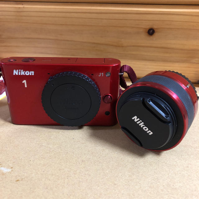 Nikon NIKON J1 ズームレンズキット REDポーターストラップ