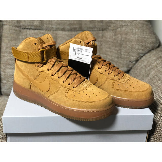 NIKE(ナイキ)の新品24.5cm ナイキ エアフォース1 HIGH LV8 3 GSウィート メンズの靴/シューズ(スニーカー)の商品写真