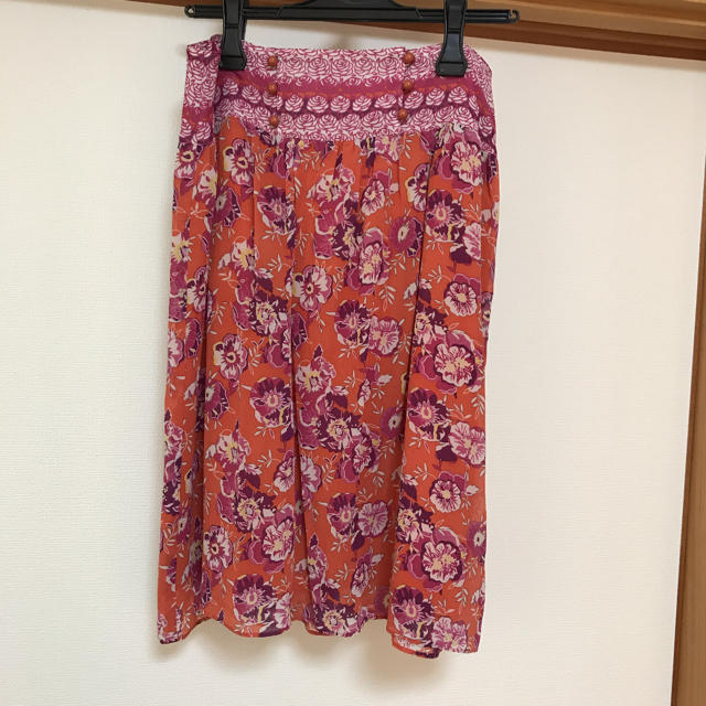 TOMORROWLAND(トゥモローランド)のトゥモローランド スカート　花柄 レディースのスカート(ひざ丈スカート)の商品写真