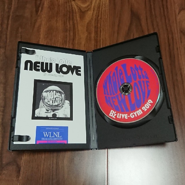 B'z whole lotta new love ブルーレイ エンタメ/ホビーのDVD/ブルーレイ(ミュージック)の商品写真