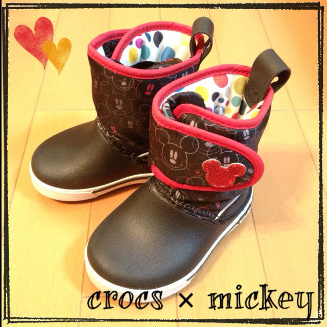 crocs(クロックス)の♡crocs × ミッキーコラボブーツ♡ キッズ/ベビー/マタニティのキッズ靴/シューズ(15cm~)(その他)の商品写真