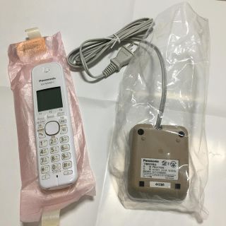 パナソニック(Panasonic)のPanasonic 電話子機と充電台　KX-FKD403-C 未使用品(その他)