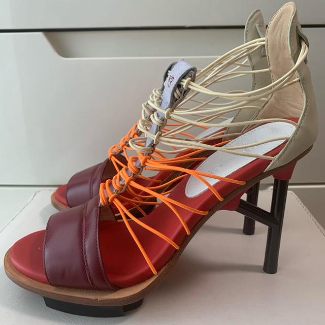 Y-3(ワイスリー)の美品　y3 デザイン　サンダル レディースの靴/シューズ(サンダル)の商品写真