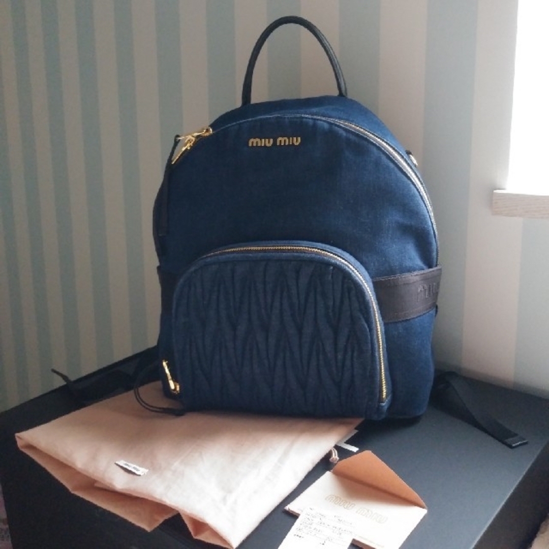 miumiu - 【正規品】コロンとかわいい☆miumiuのリュック☆