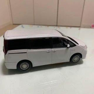 トヨタ エスクァイア ミニカー の通販 by ひろ's shop｜ラクマ