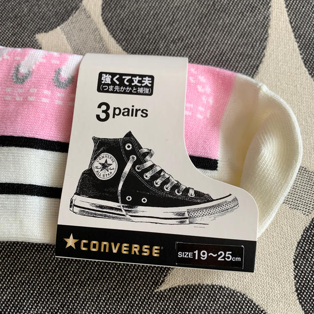 CONVERSE(コンバース)のconvers スニーカー柄　くるぶし丈ソックス  ライトピンク19〜25新品 キッズ/ベビー/マタニティのこども用ファッション小物(靴下/タイツ)の商品写真