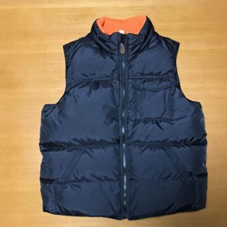 ユニクロ(UNIQLO)のユニクロ　キッズダウンベスト【 150サイズ】黒×オレンジ(ジャケット/上着)