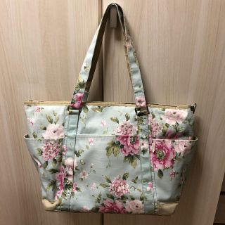 ローラアシュレイ(LAURA ASHLEY)のローラアシュレイ　マザーズバッグ(マザーズバッグ)