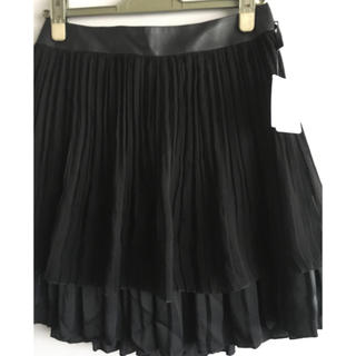 アンタイトル(UNTITLED)の新品タグ付き　アンタイトル　ブラックプリーツスカート (ひざ丈スカート)