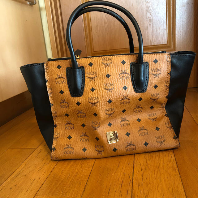 MCM(エムシーエム)のMCMハンドバッグ レディースのバッグ(ハンドバッグ)の商品写真