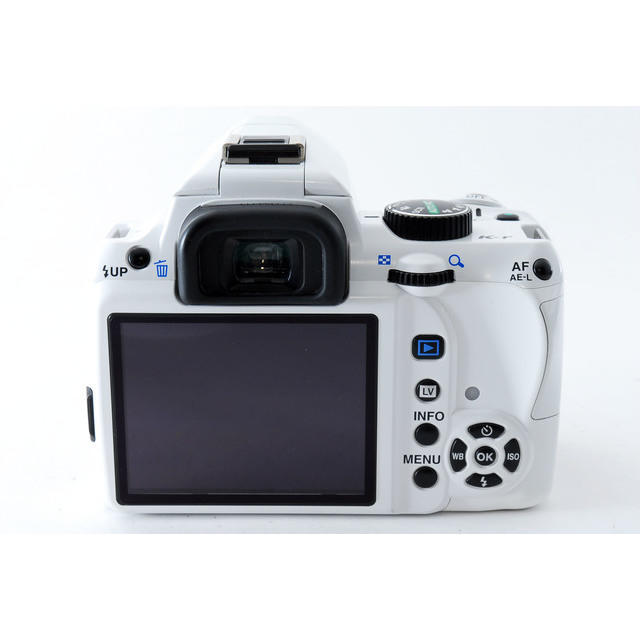 PENTAX(ペンタックス)の一眼レフカメラ Pentax K-r ホワイト レンズキット Wi-Fiカード スマホ/家電/カメラのカメラ(デジタル一眼)の商品写真