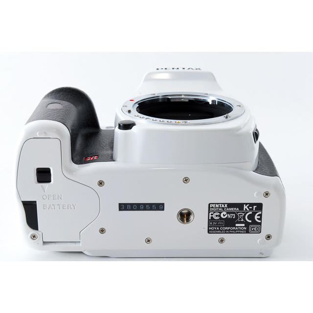 PENTAX(ペンタックス)の一眼レフカメラ Pentax K-r ホワイト レンズキット Wi-Fiカード スマホ/家電/カメラのカメラ(デジタル一眼)の商品写真