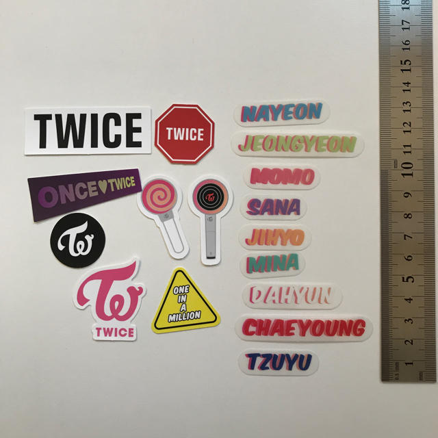 Waste(twice)(ウェストトゥワイス)の専用出品　TWICE 公式デコステッカー エンタメ/ホビーのタレントグッズ(アイドルグッズ)の商品写真